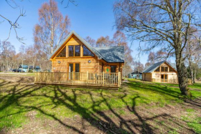 Thistle Lodge 19 with Hot Tub, Beauly